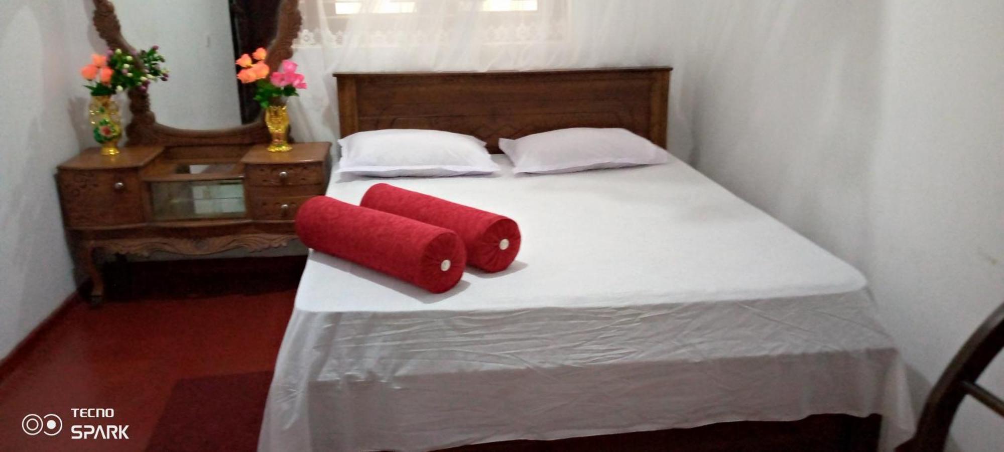 Desitha Family House Hotel Mirissa Buitenkant foto