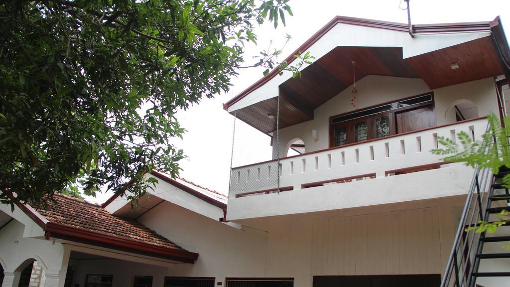 Desitha Family House Hotel Mirissa Buitenkant foto