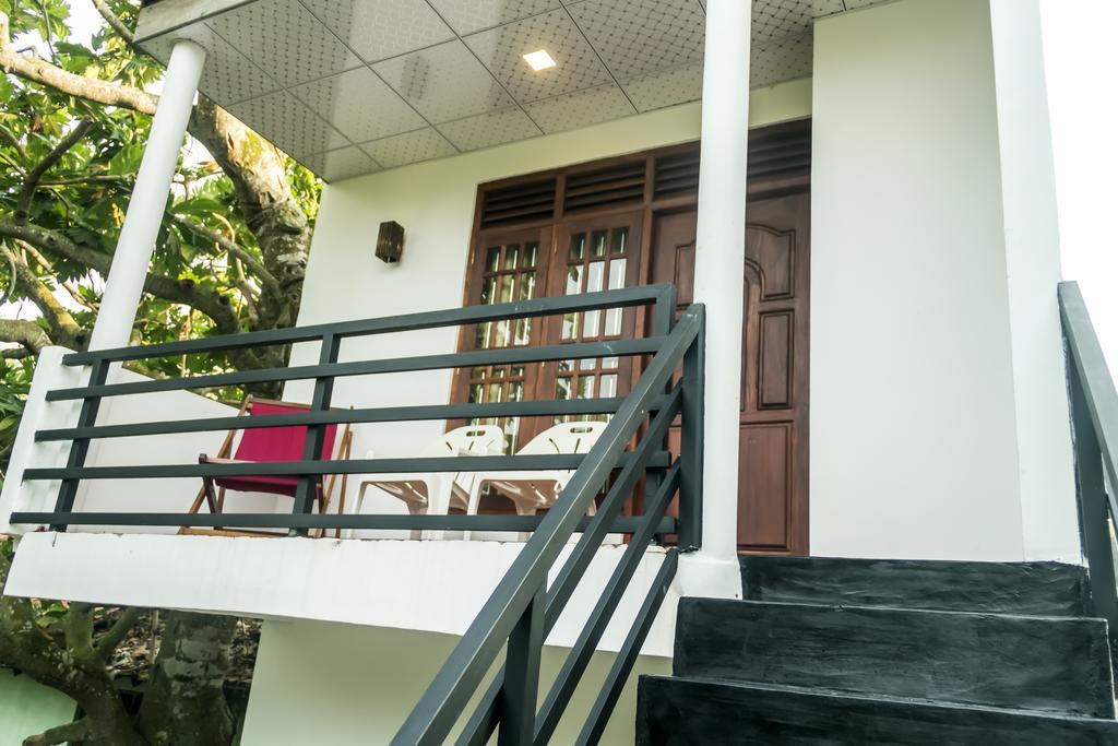 Desitha Family House Hotel Mirissa Buitenkant foto