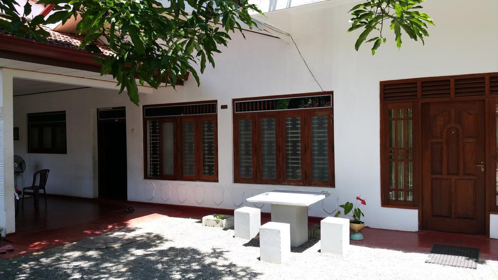 Desitha Family House Hotel Mirissa Buitenkant foto