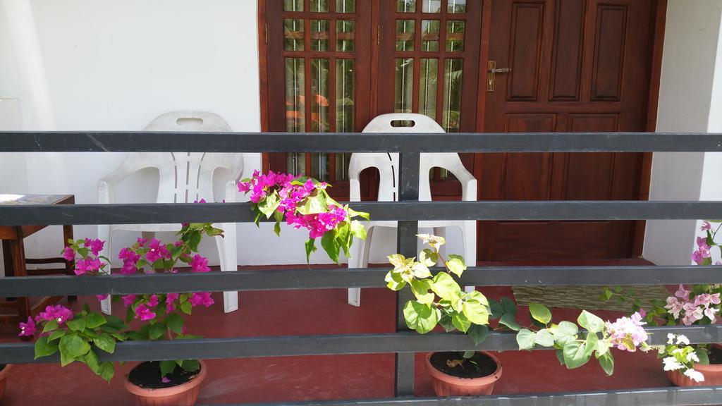 Desitha Family House Hotel Mirissa Buitenkant foto