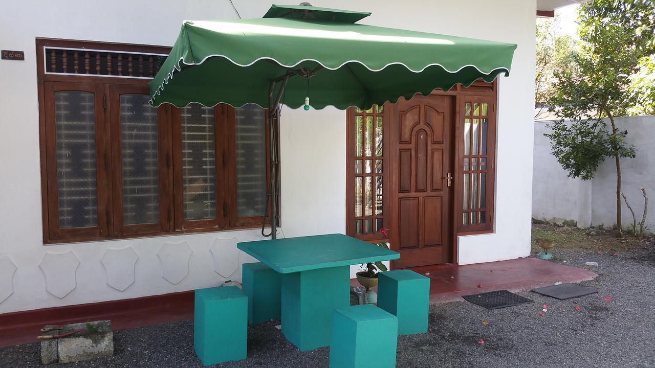 Desitha Family House Hotel Mirissa Buitenkant foto